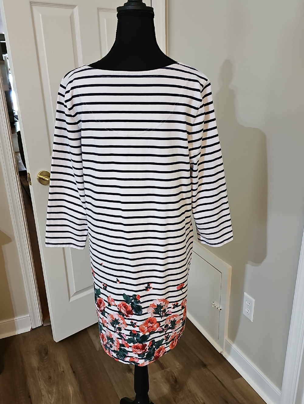 Dress - Picture 8 of 16